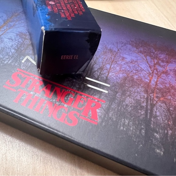 MAC x Stranger Things bundle fanny pack eye shadow palette lipglass NEW - Picture 3 of 9